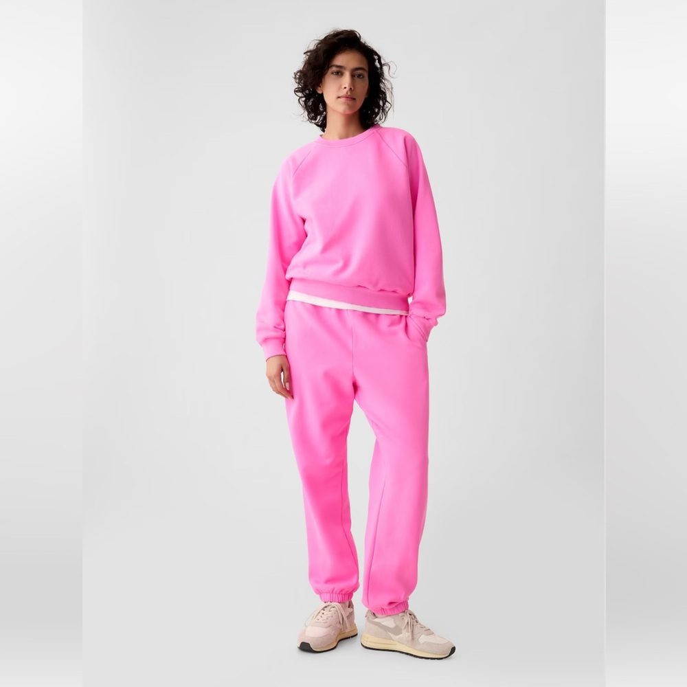 GAP MATCHING SET! High Rise Boyfriend Joggers & Raglan Sweatshirt Set